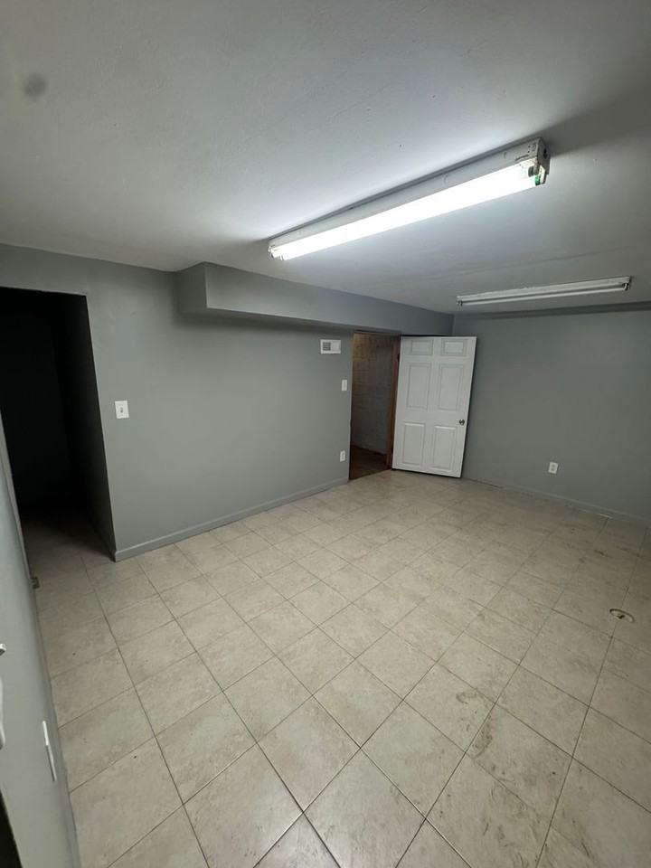 311 52nd St - Photo 7 of 10