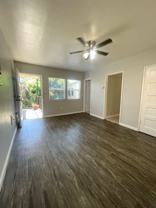 LB0904 - Photo 1 of 1