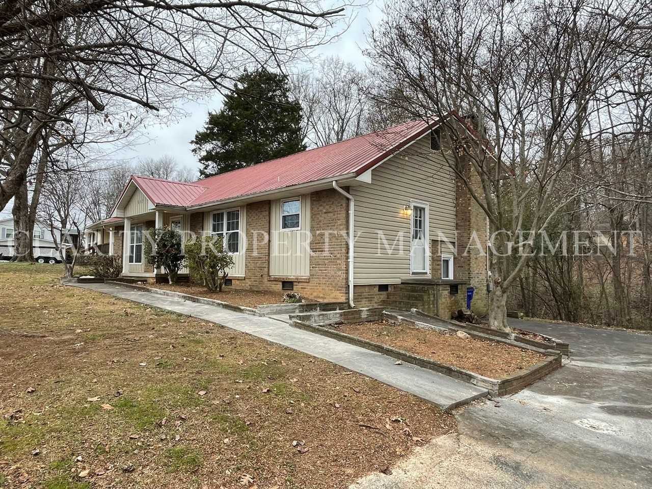 913 Whisperwood Trl Ne - Photo 2 of 23