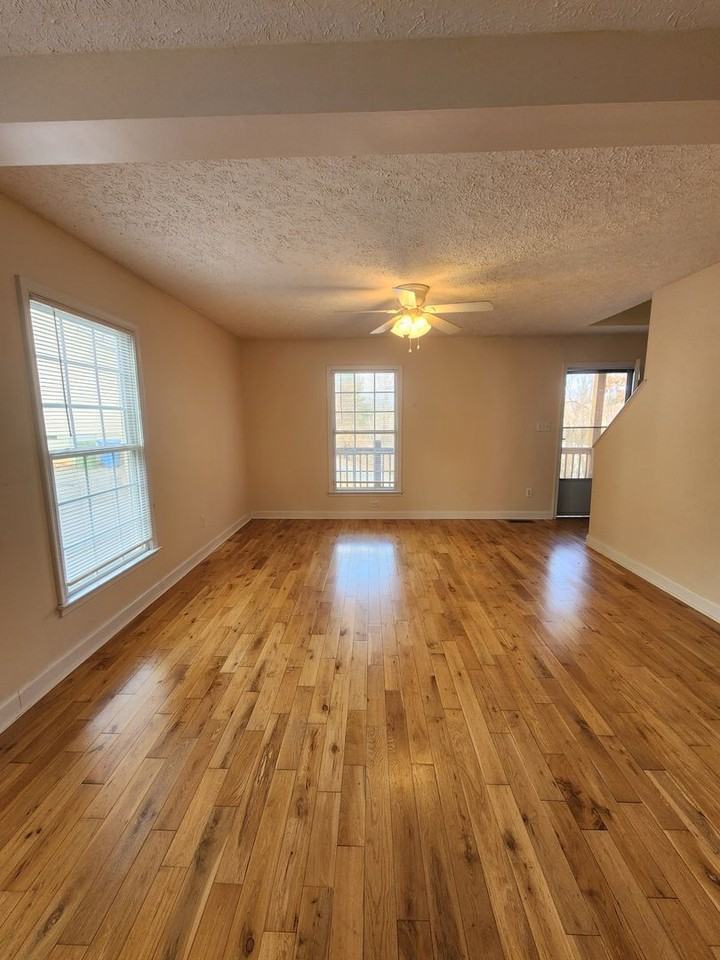 52 Iris St - Photo 6 of 21