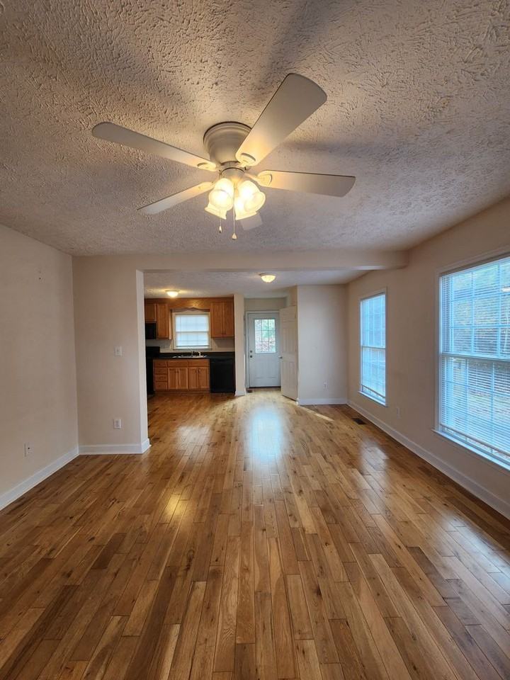 52 Iris St - Photo 7 of 21