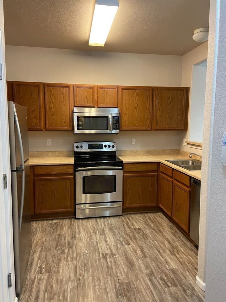 7560 Sandy Springs Pt - Photo 3 of 31