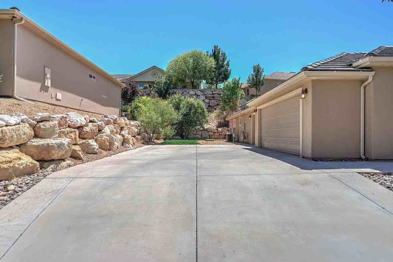 1994 E Knolls Dr - Photo 4 of 50