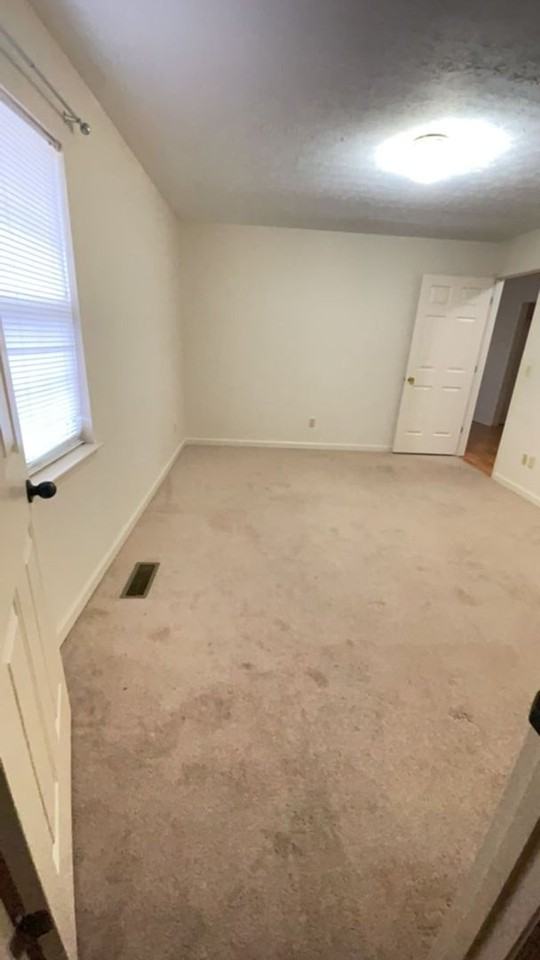 170 Hayfield Cir - Photo 5 of 9