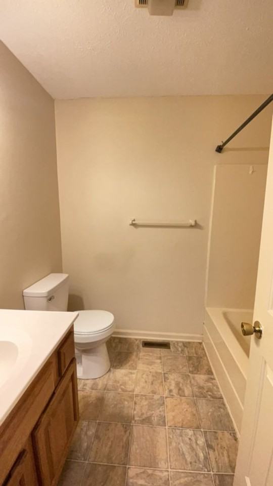 170 Hayfield Cir - Photo 7 of 9