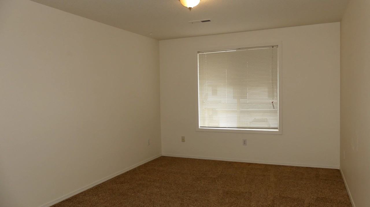 19927 Ne Halsey St #103 - Photo 5 of 12