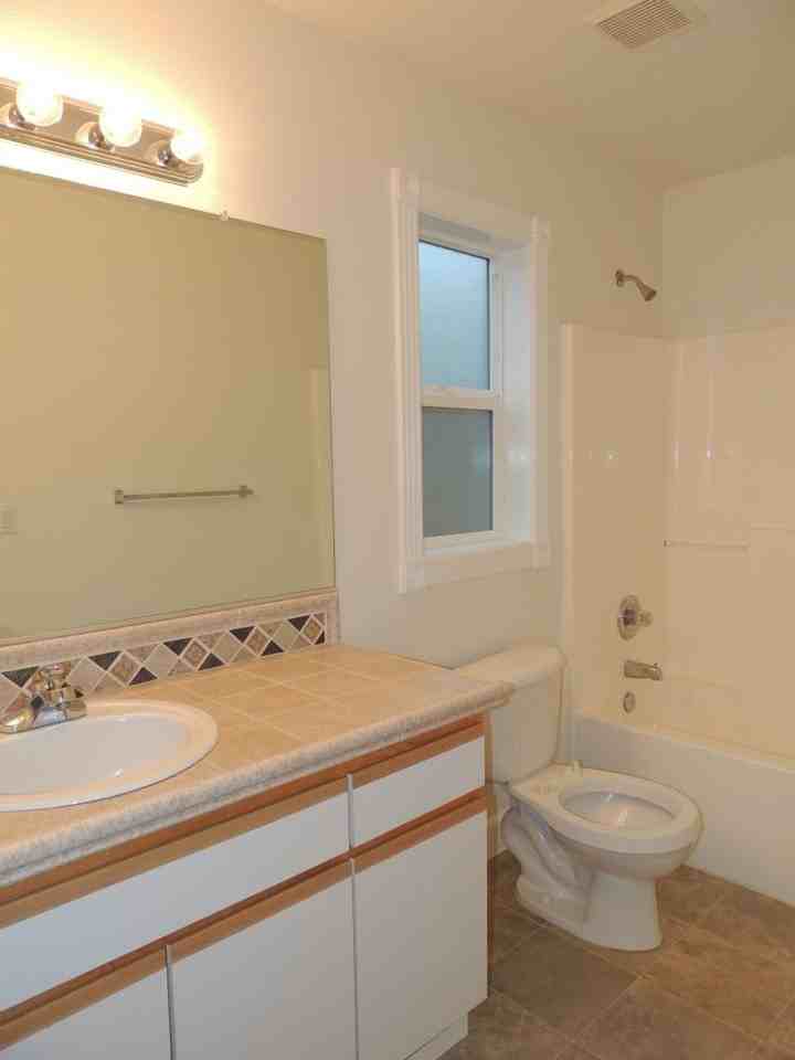 16733 Ne Halsey St - Photo 4 of 18