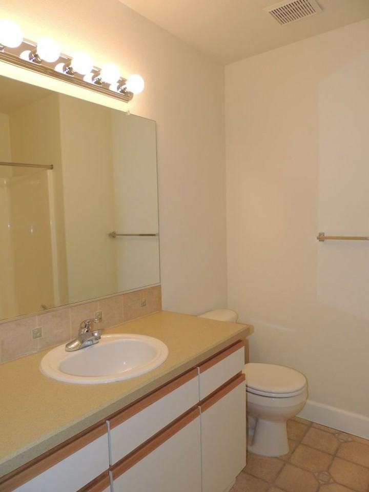 16733 Ne Halsey St - Photo 7 of 18