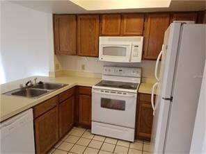 2400 Summerfield Pl - Photo 5 of 11