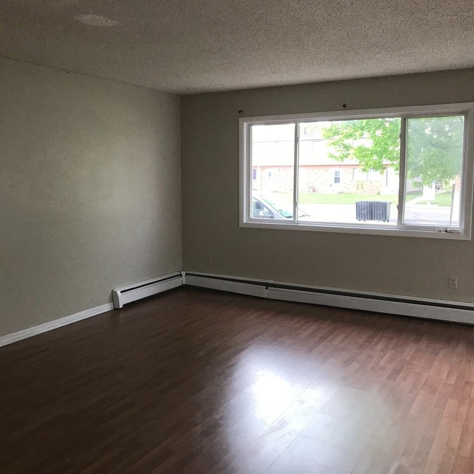 4719 Hickory Pl - Photo 4 of 8