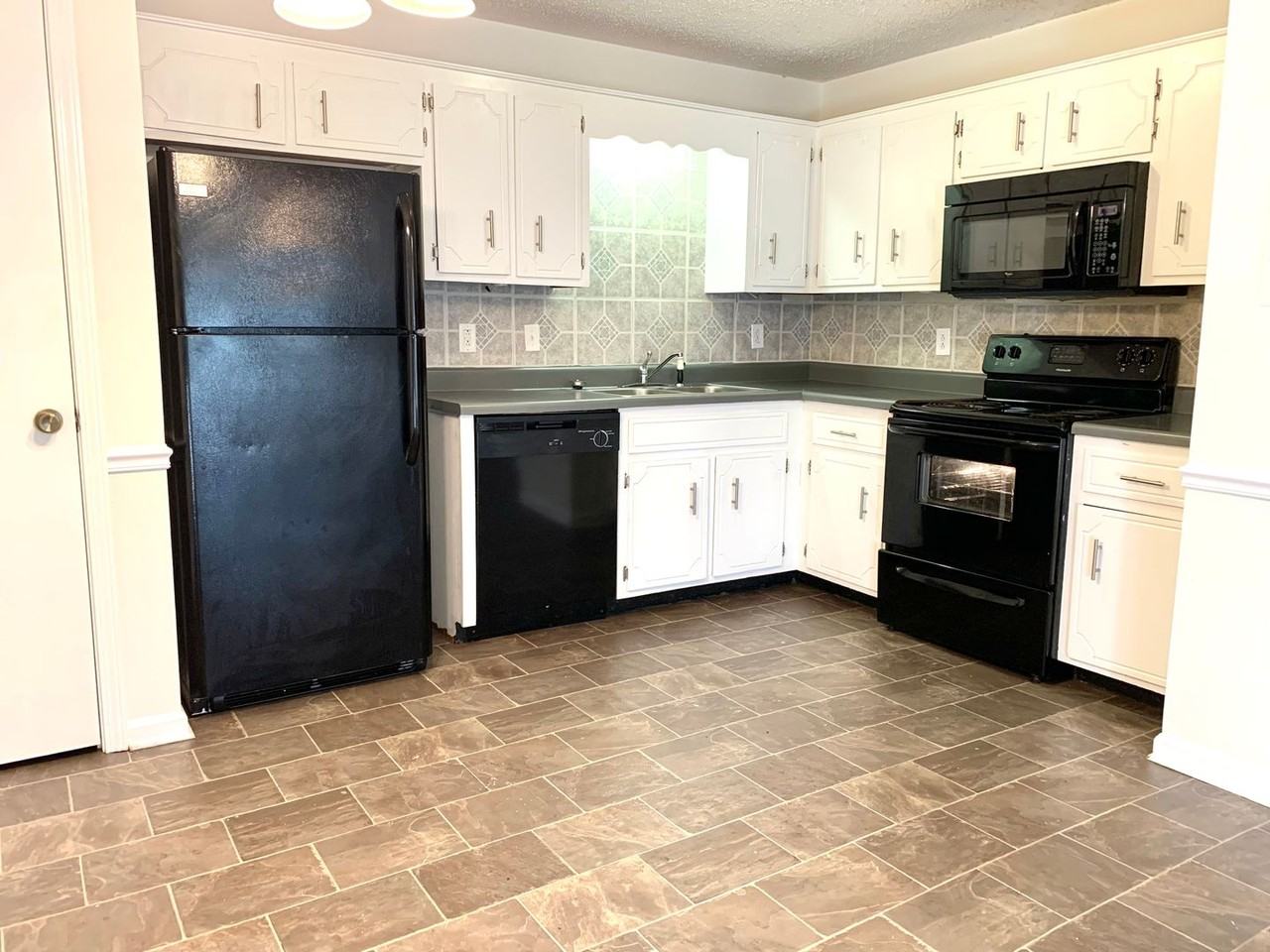 402 Jack Miller Blvd Apt B - Photo 6 of 16