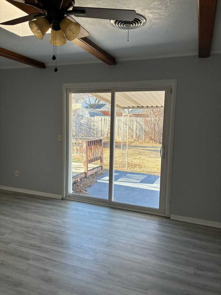 12 Nw 56th St - Photo 5 of 12