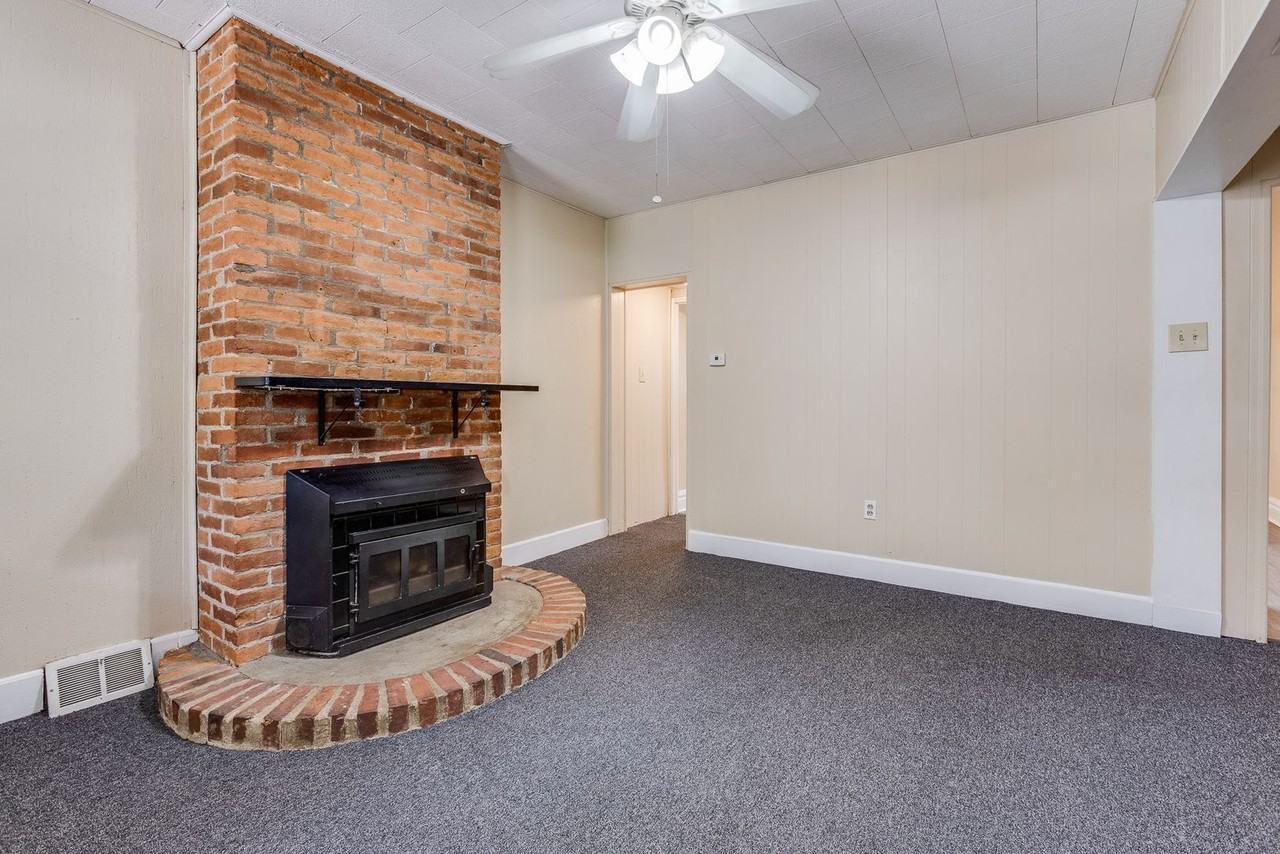 236 Plymouth St - Photo 3 of 23