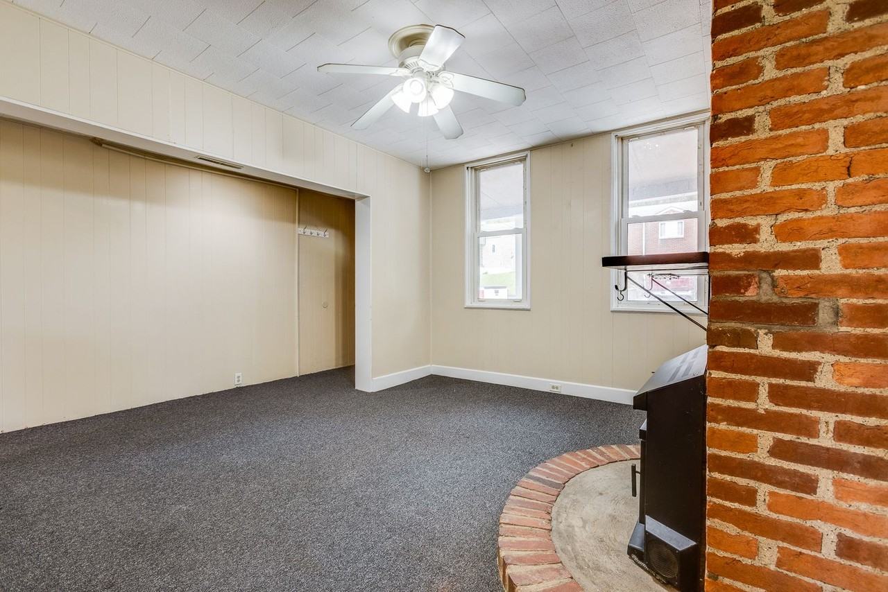 236 Plymouth St - Photo 5 of 23