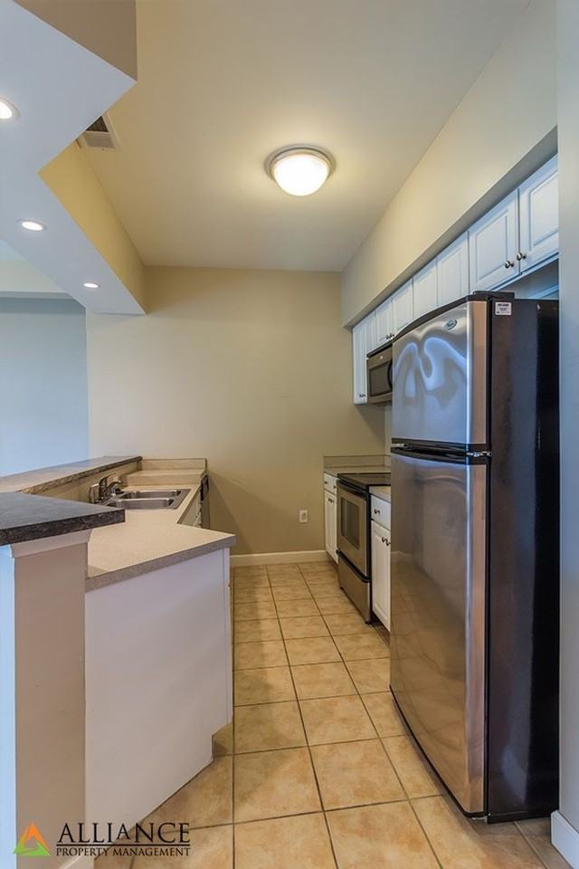 2211 College Ave #101 - Photo 7 of 24