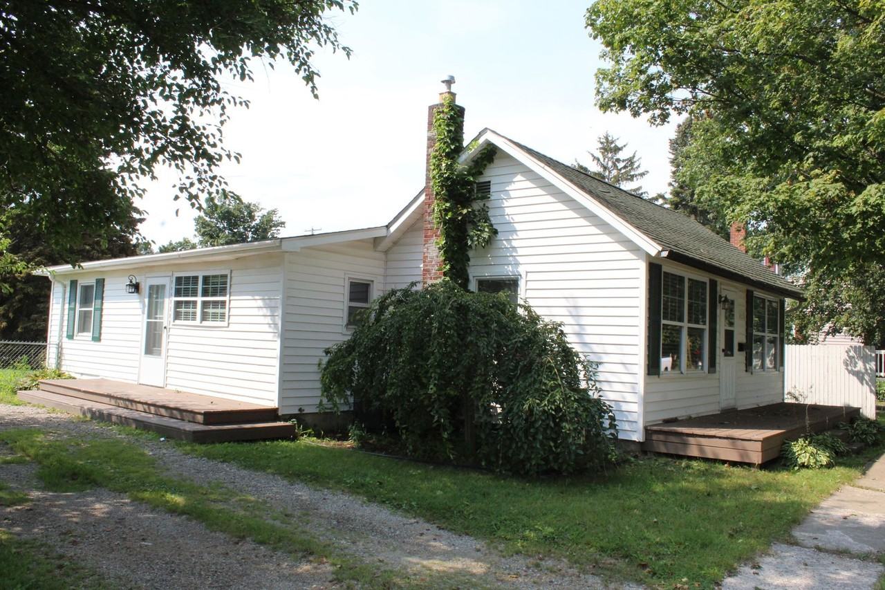 8059 Maple St - Photo 2 of 26