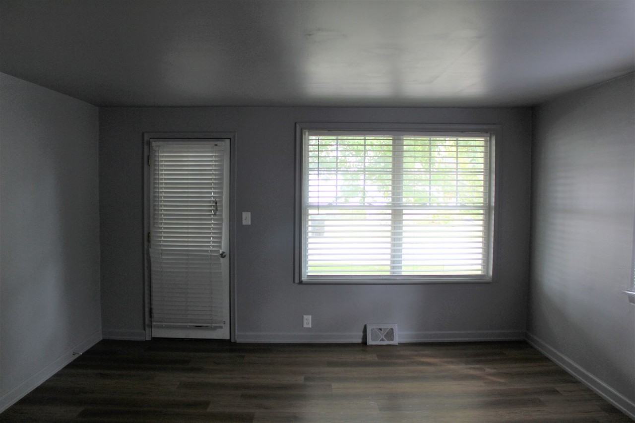 8059 Maple St - Photo 3 of 26