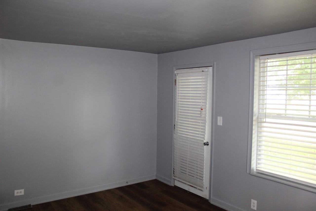 8059 Maple St - Photo 5 of 26