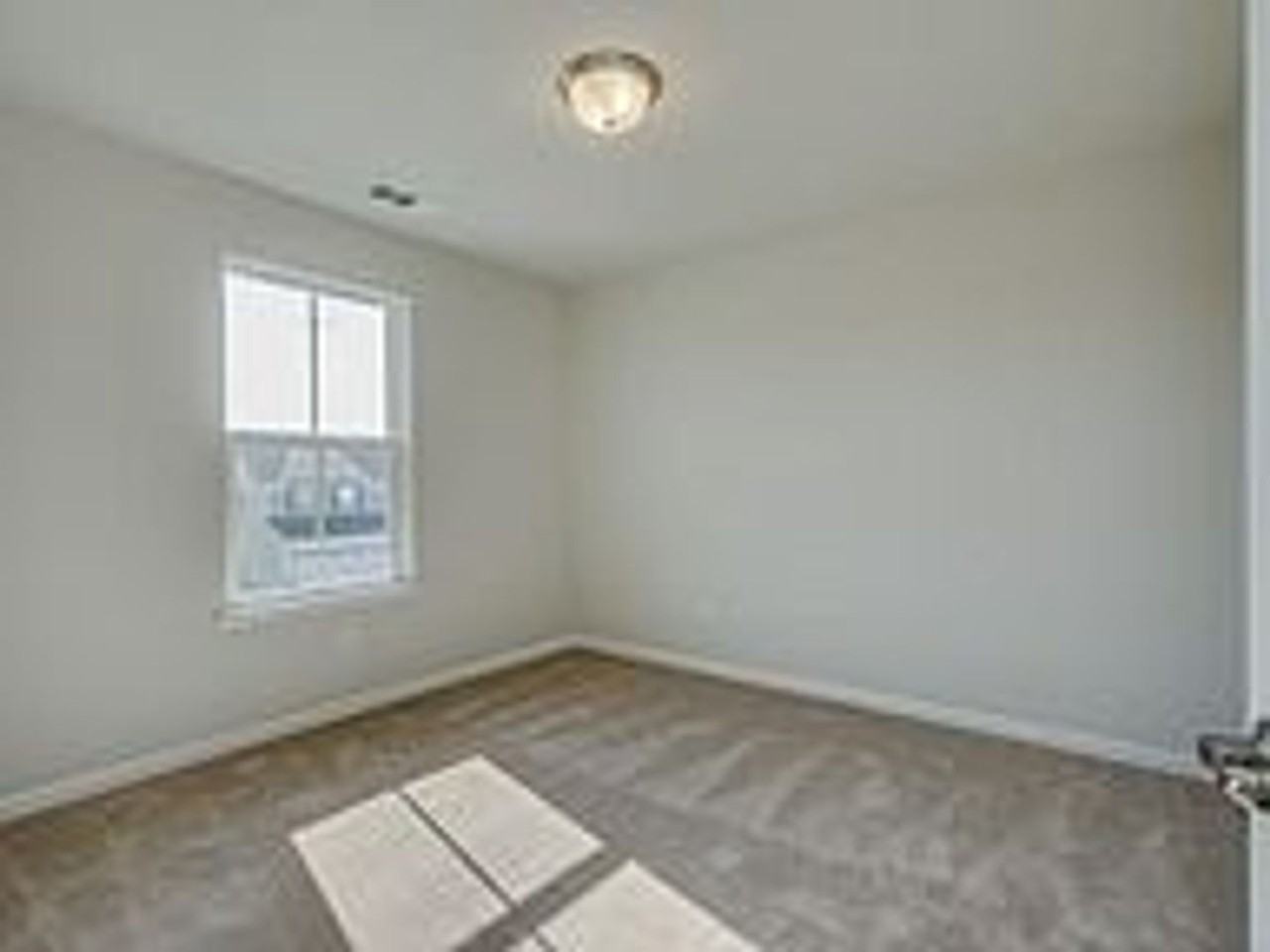 408 Heroit Dr - Photo 4 of 28