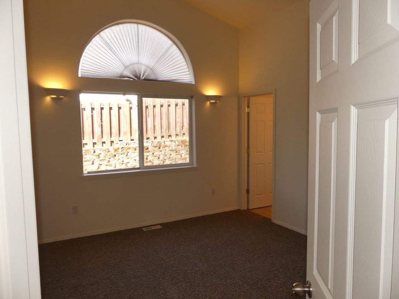 38979 Jerger St - Photo 4 of 17