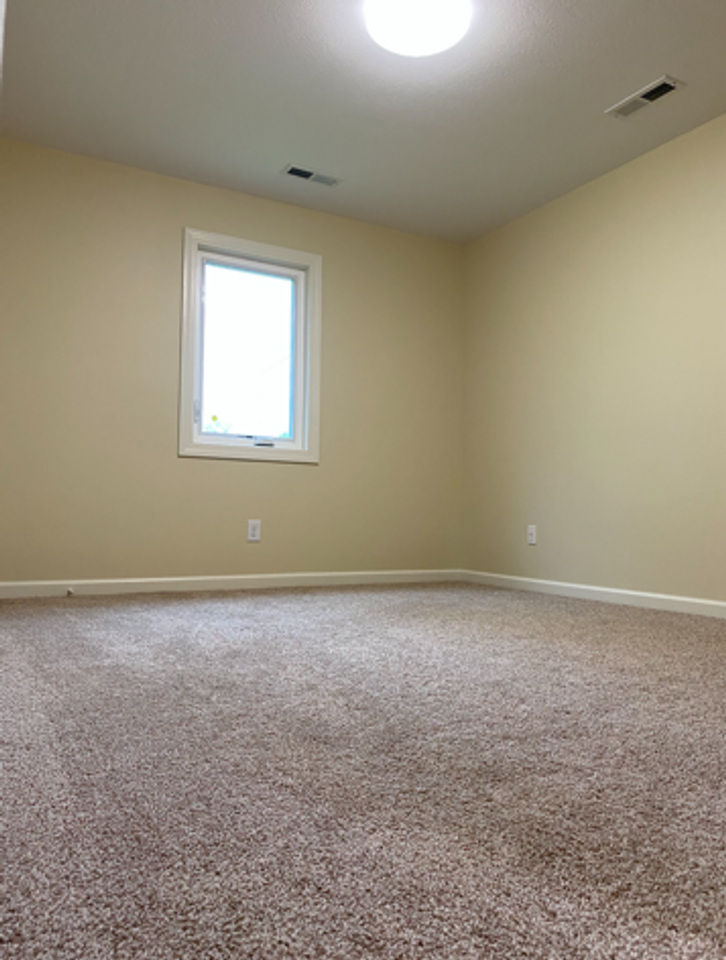 1023 N Jackson St - Photo 3 of 5