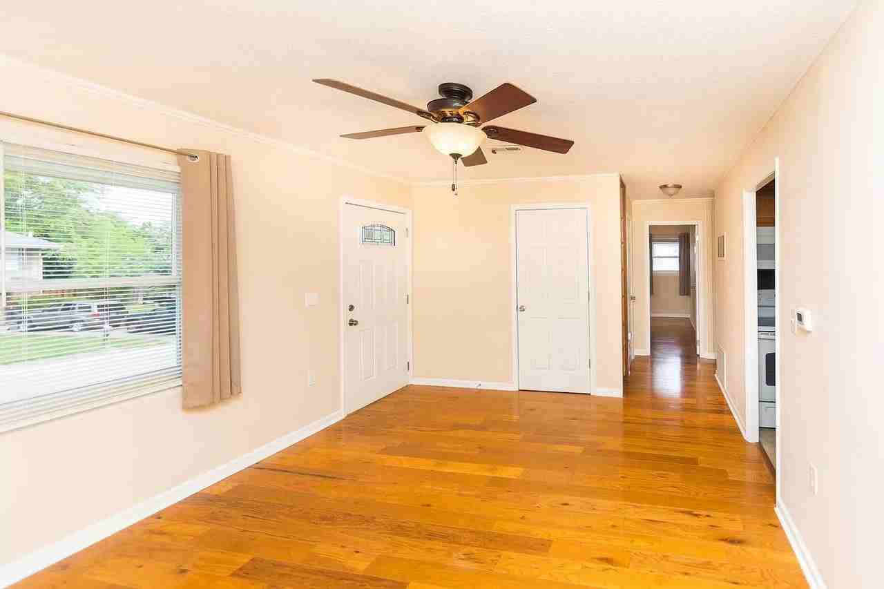 1021 Meadow Ln - Photo 3 of 6