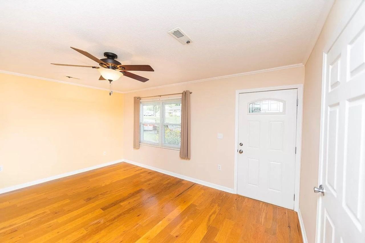 1021 Meadow Ln - Photo 5 of 6