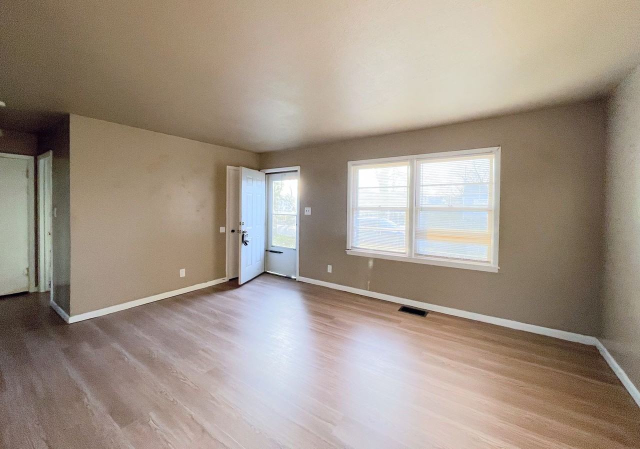 30 Halsey Dr - Photo 2 of 15