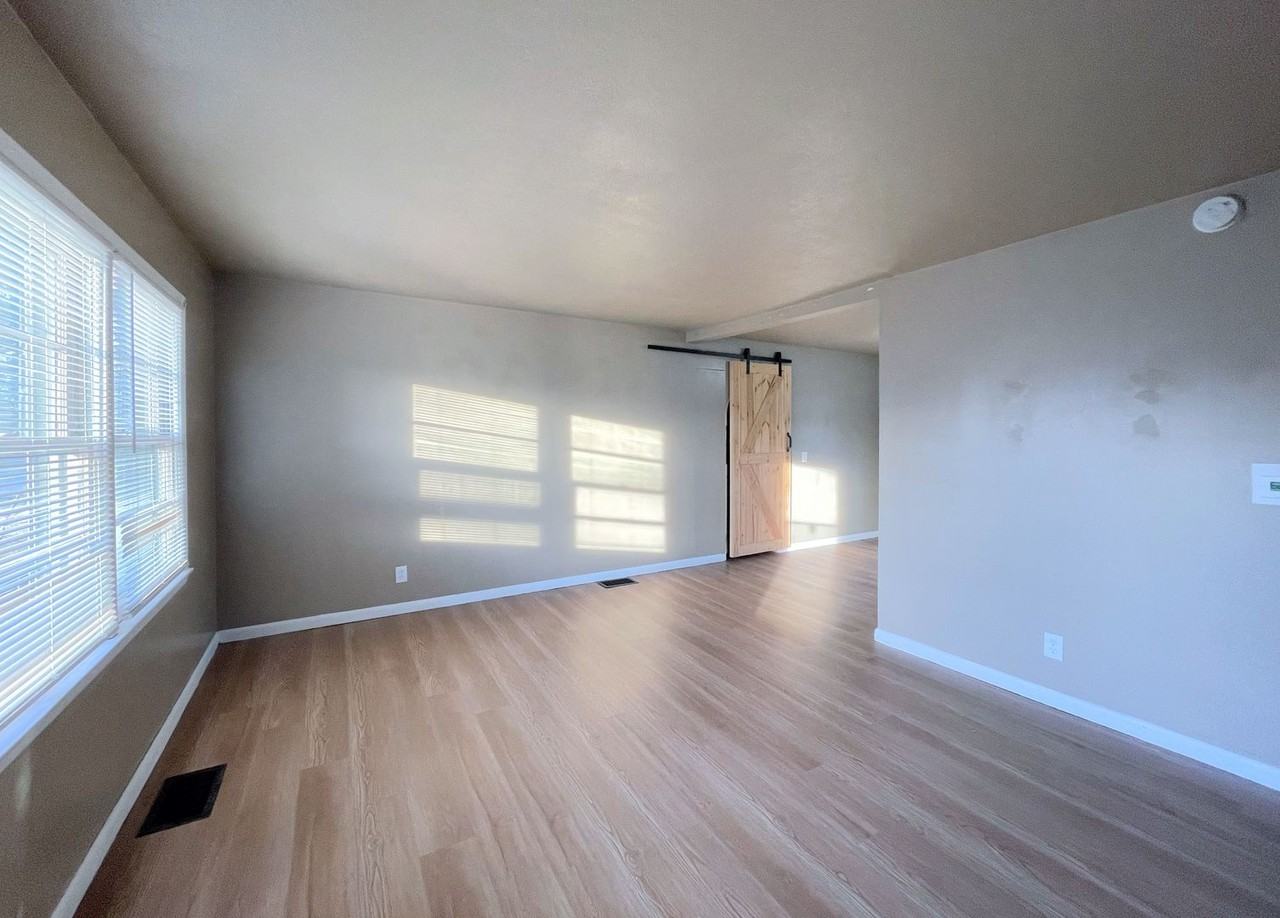 30 Halsey Dr - Photo 3 of 15