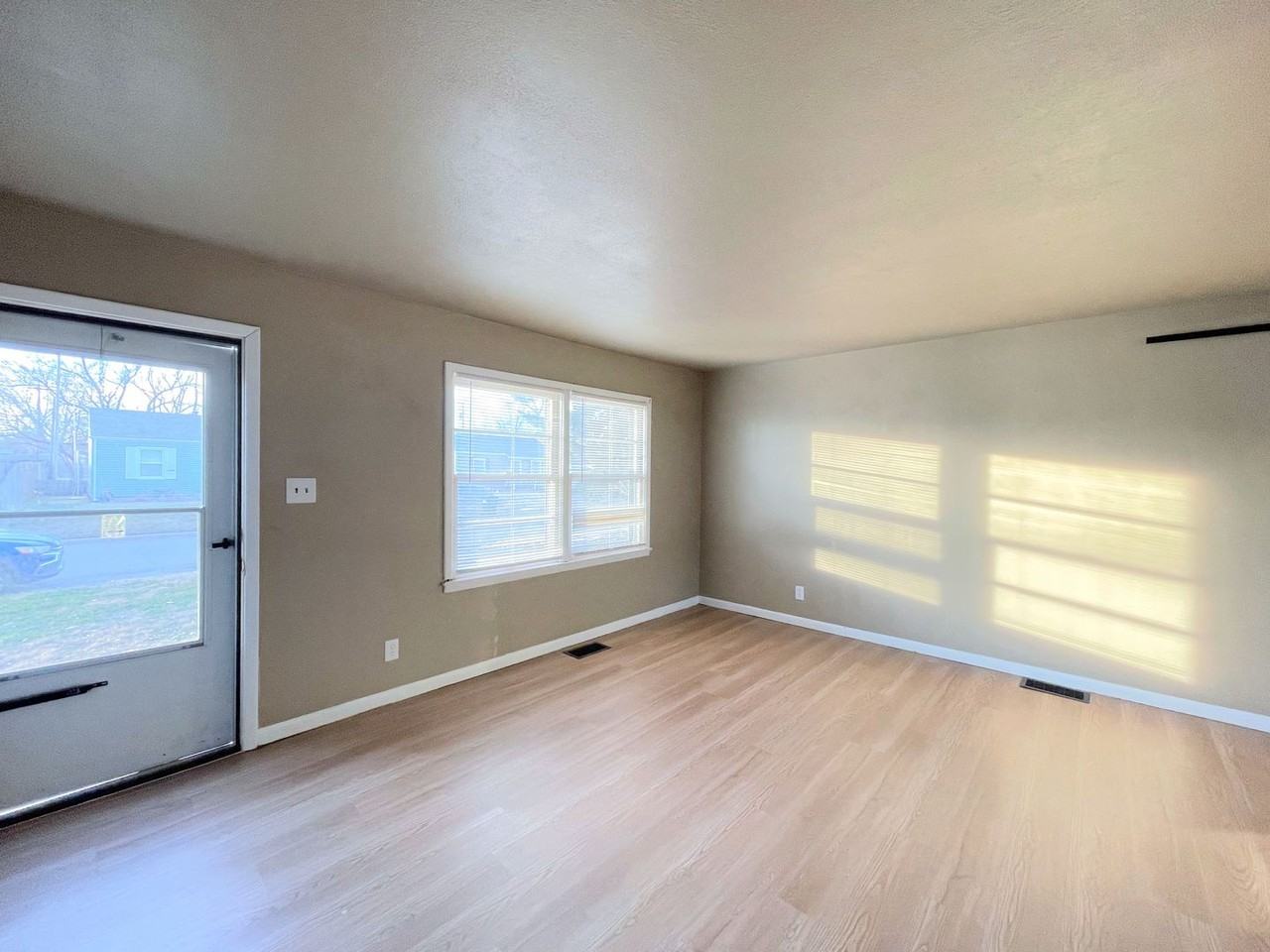 30 Halsey Dr - Photo 4 of 15