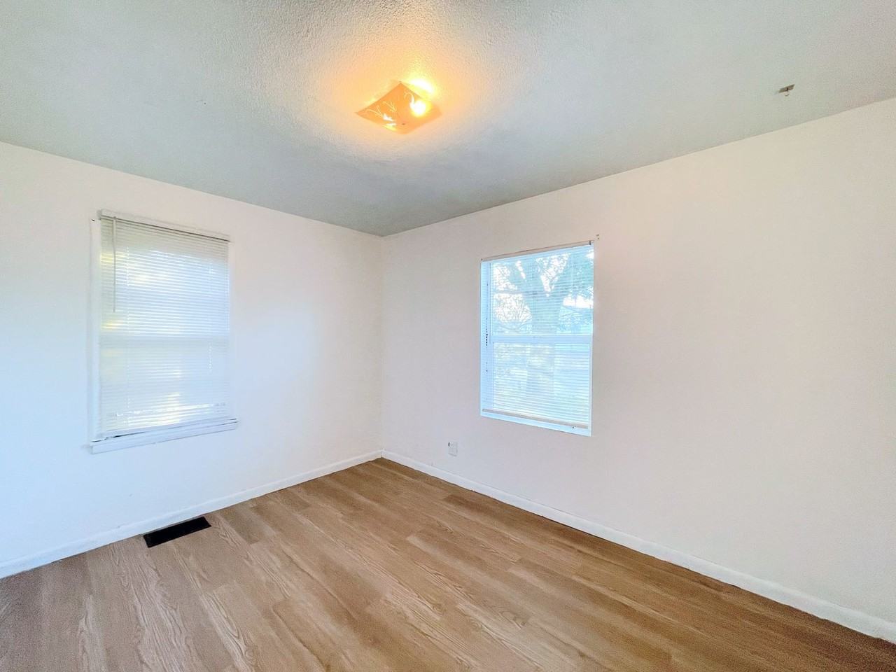 30 Halsey Dr - Photo 5 of 15