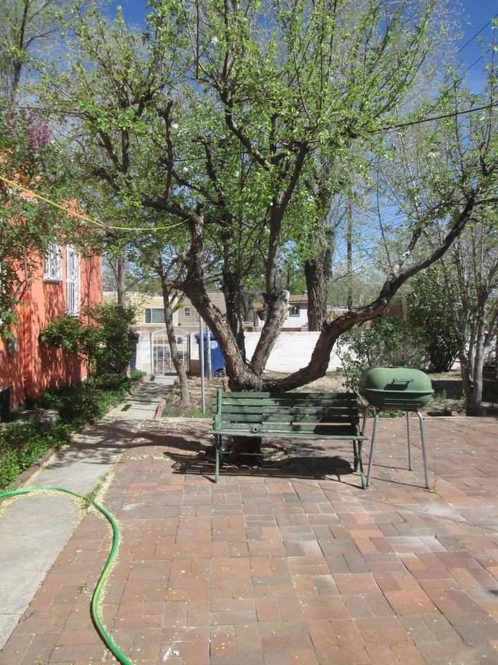 1036 Girard Blvd Ne - Photo 2 of 22