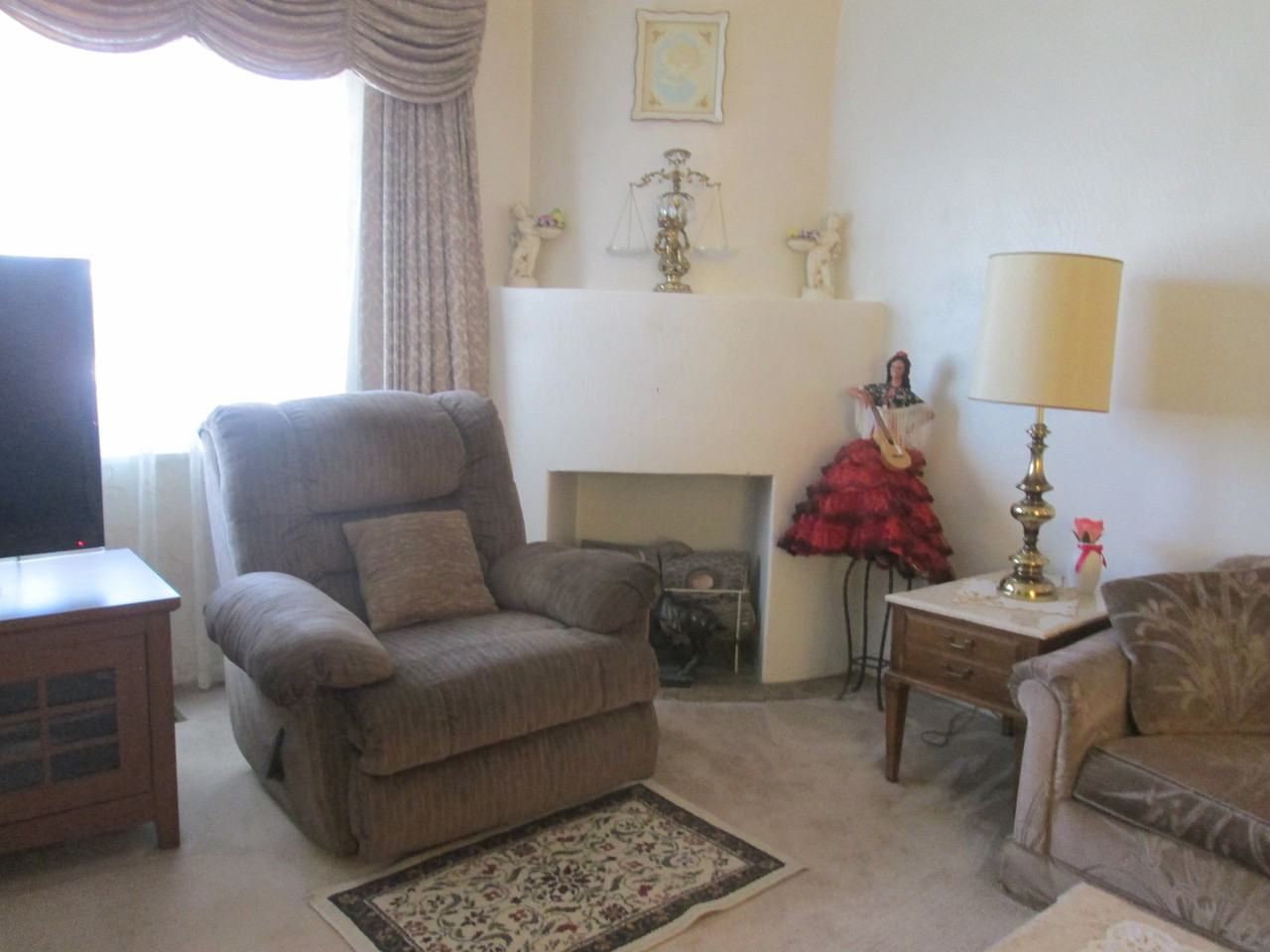 1036 Girard Blvd Ne - Photo 4 of 22