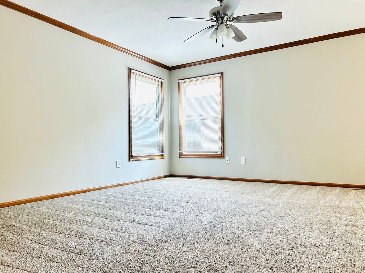 1811 Commanche Ct - Photo 3 of 28