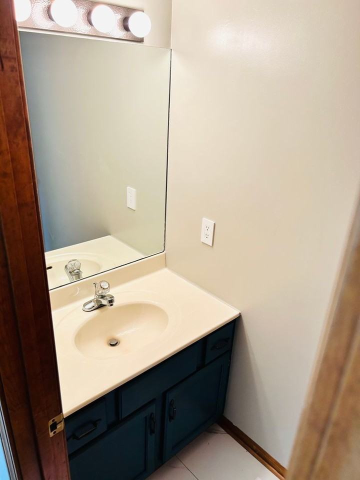 1811 Commanche Ct - Photo 5 of 28