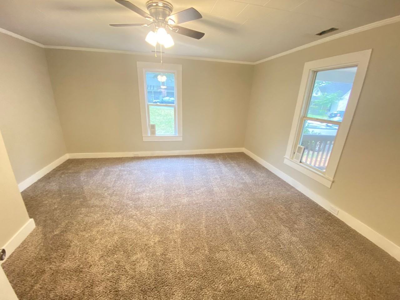 905 8th St - Photo 3 of 7