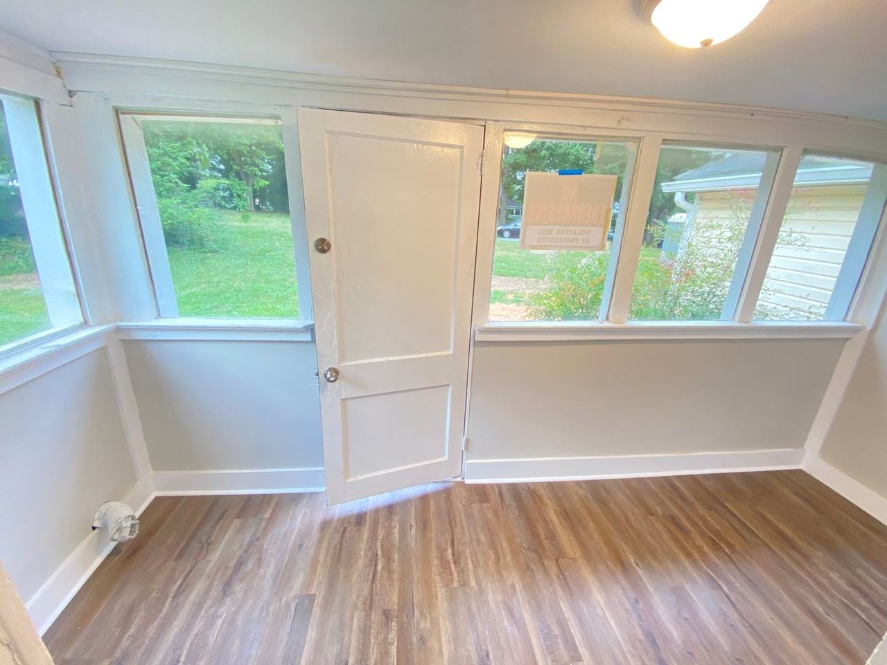 905 8th St - Photo 4 of 7