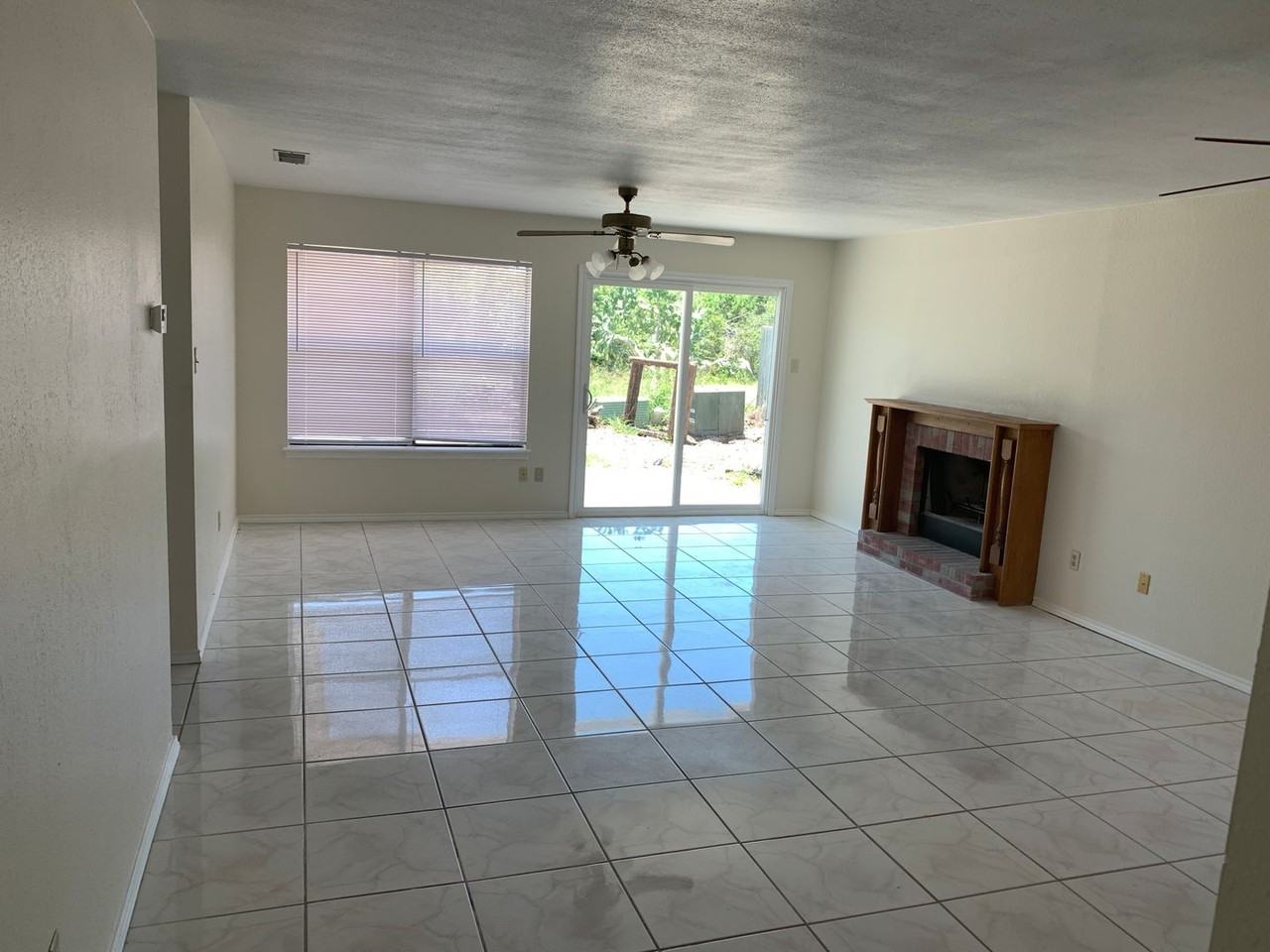 2230 Bird Island Dr - Photo 2 of 13