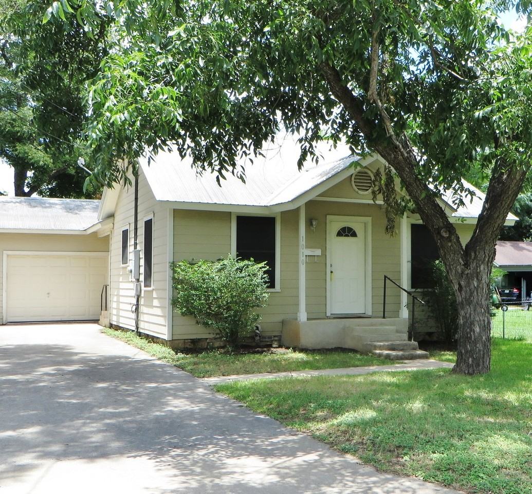 1010 S Walnut St - Photo 2 of 15