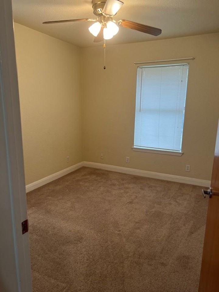 1010 S Walnut St - Photo 5 of 15