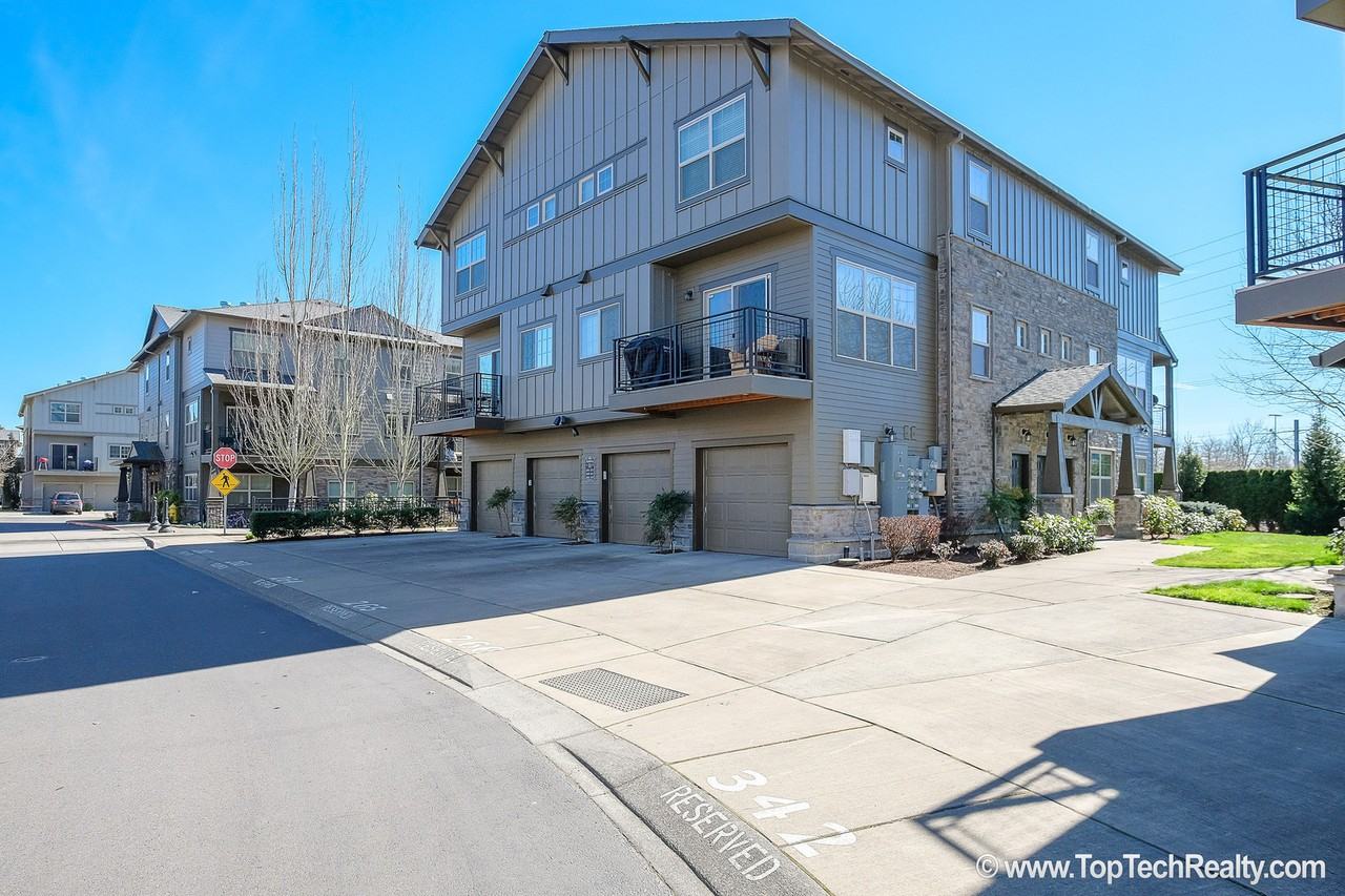 8774 Ne Delamere Way - Photo 2 of 28