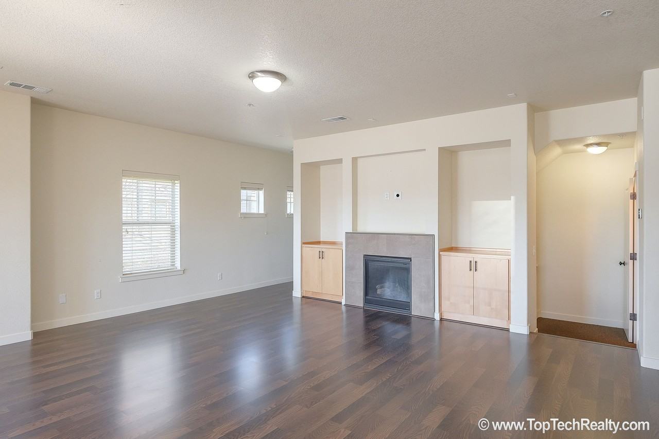 8774 Ne Delamere Way - Photo 4 of 28