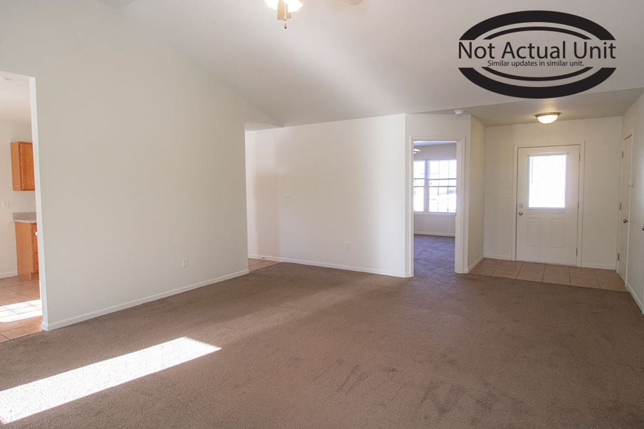 1424 Bodie Dr - Photo 4 of 26