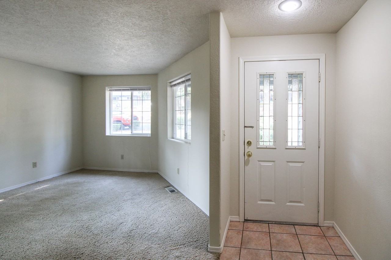 3200 Lorian Ln Se - Photo 3 of 25