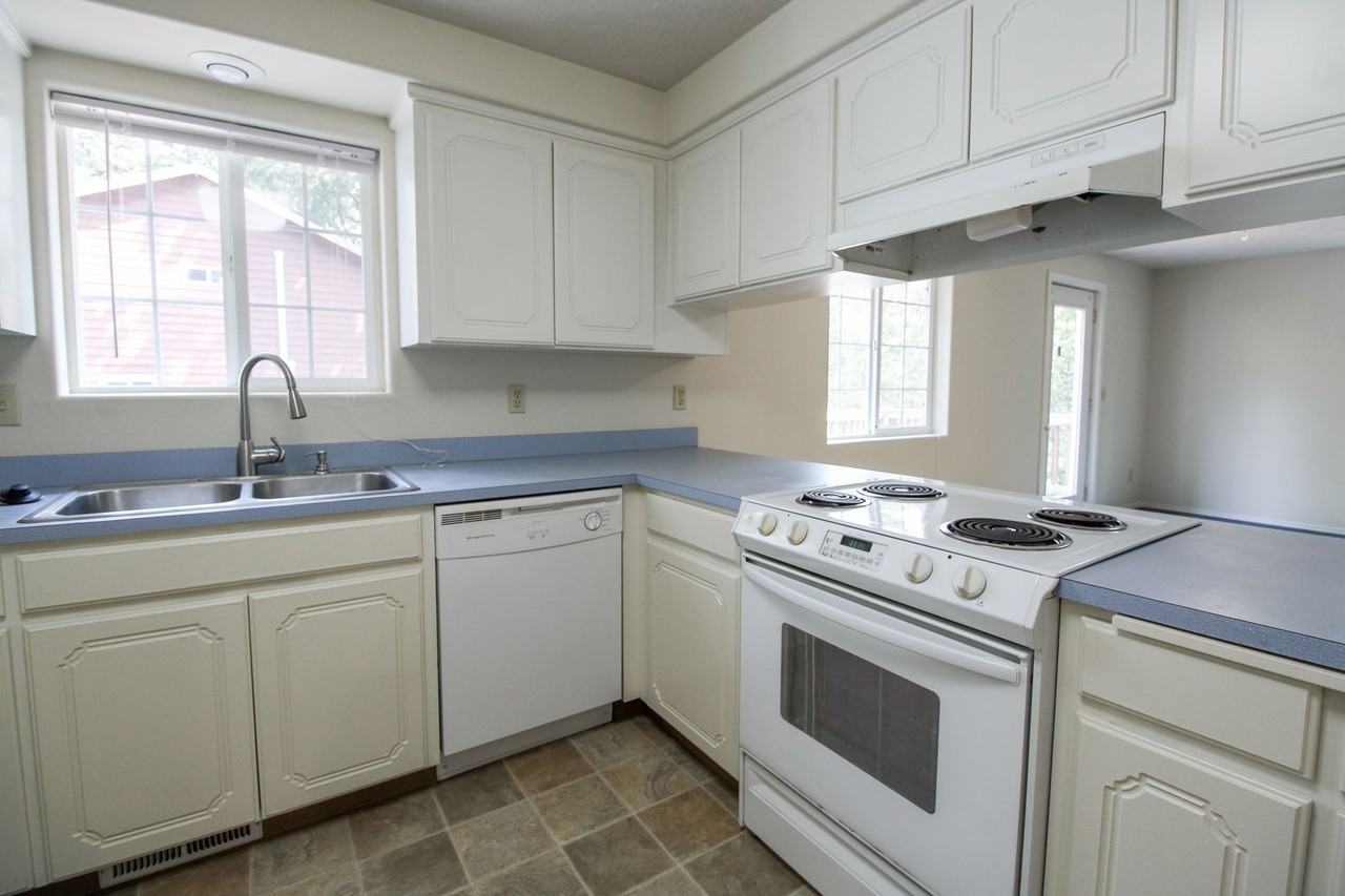 3200 Lorian Ln Se - Photo 7 of 25