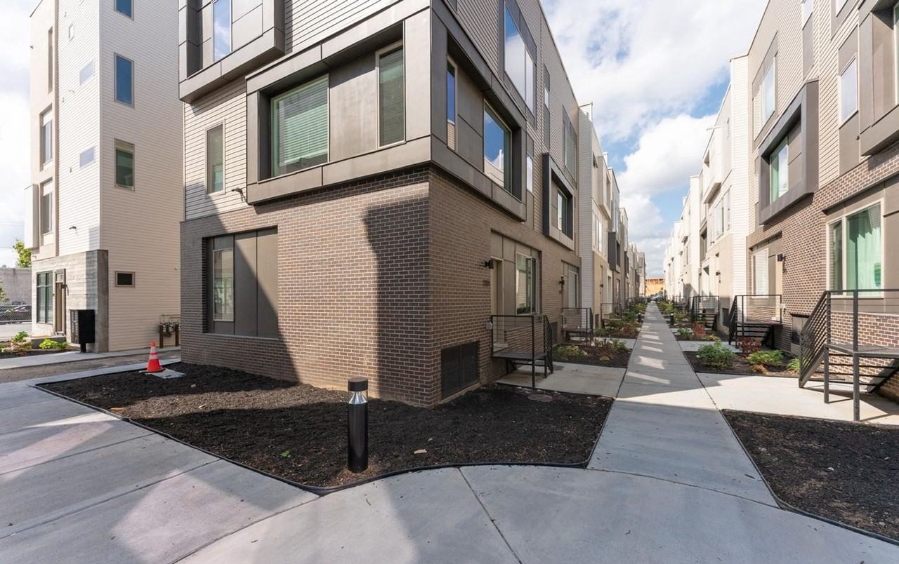 2131 Kensington Walk - Photo 2 of 46