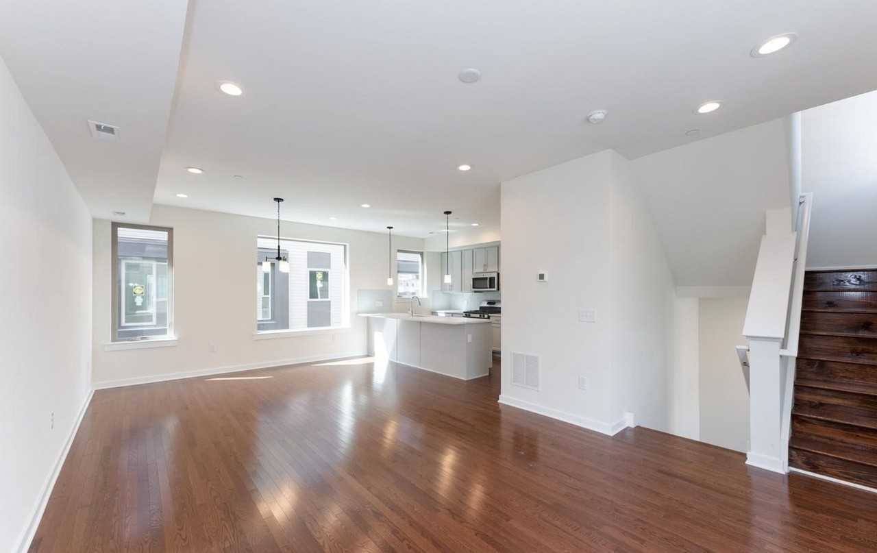 2131 Kensington Walk - Photo 3 of 46