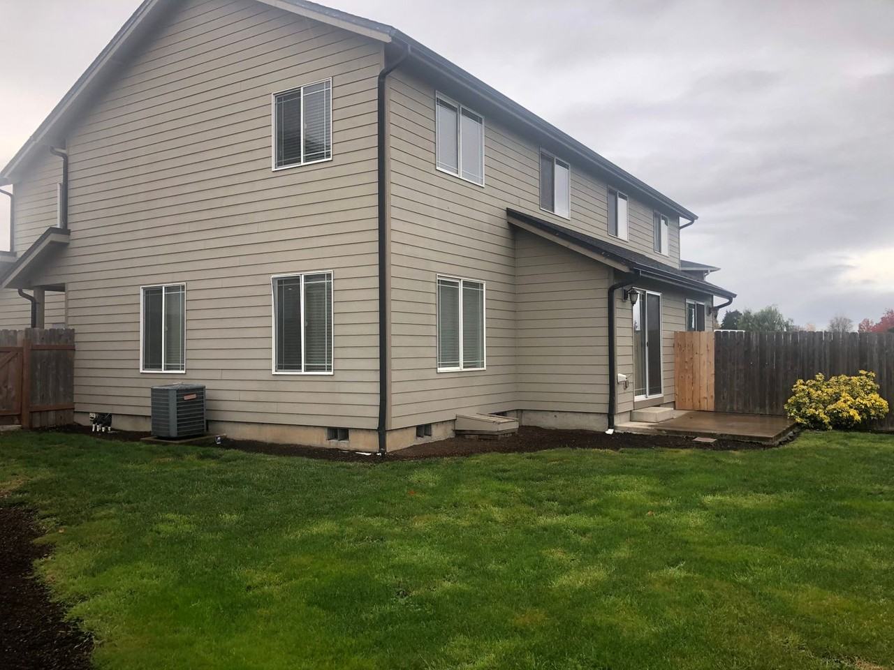 857 S 8th St - Photo 4 of 50