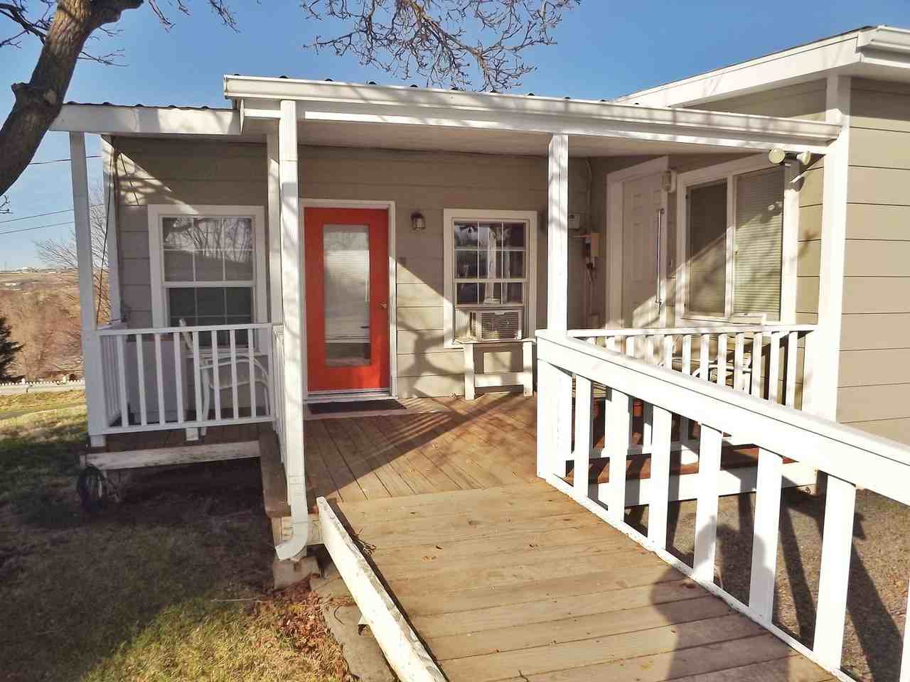 3325 Sw Hailey Ave #B - Photo 2 of 5