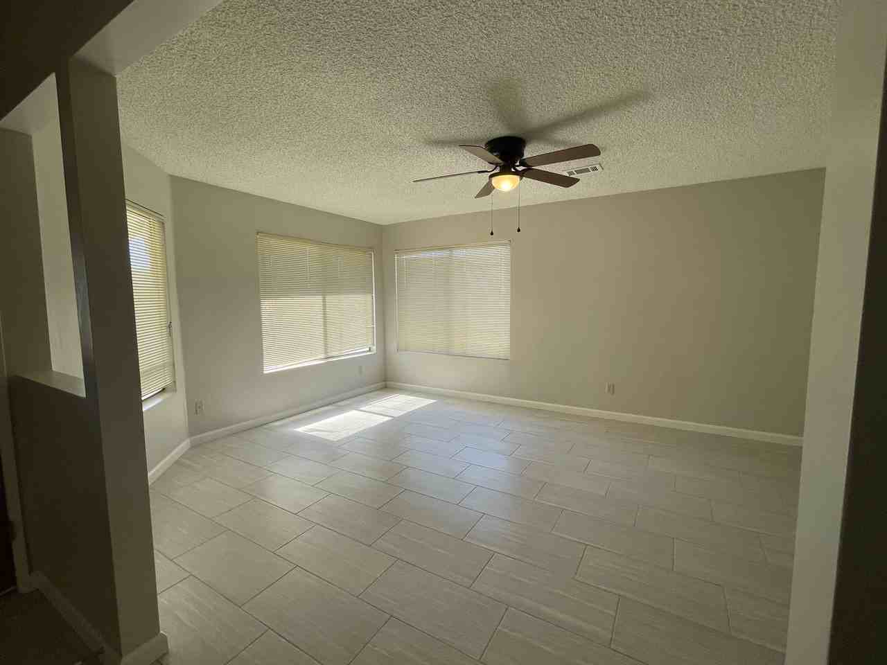 9709 Irene Ave - Photo 3 of 18